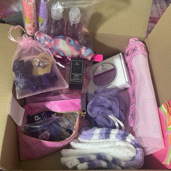 NEW Amazon BEAUTY Box, Brand NEW 📦 🔥 NO JUNK, NO used products, 5 ⭐️ rating!​ - Picture 6 of 16